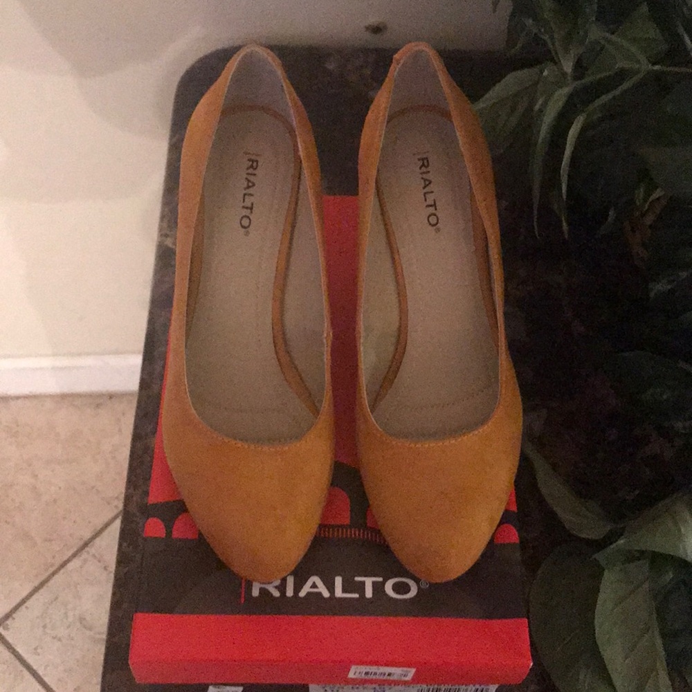 Platform wedge pump shoes